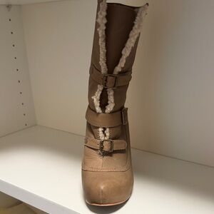 Stylish Tan Winter Boots with Shearling Lining